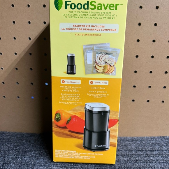 FoodSaver Handheld Vacuum Sealer with Docking Station - Picture 3 of 4